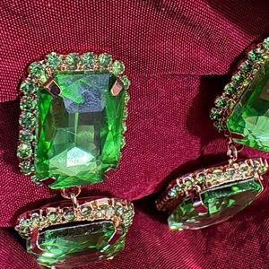 Earrings for my bold . maximalist and divine girlies.